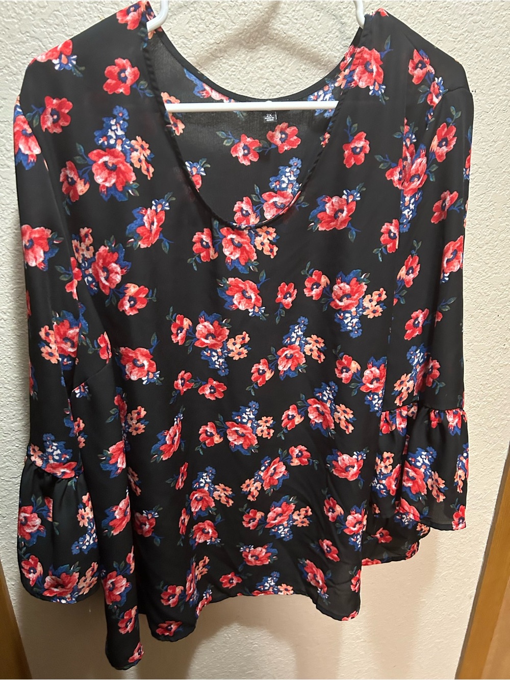 Women's Black Floral Bell-Sleeve Top - Red/Pink Bloom